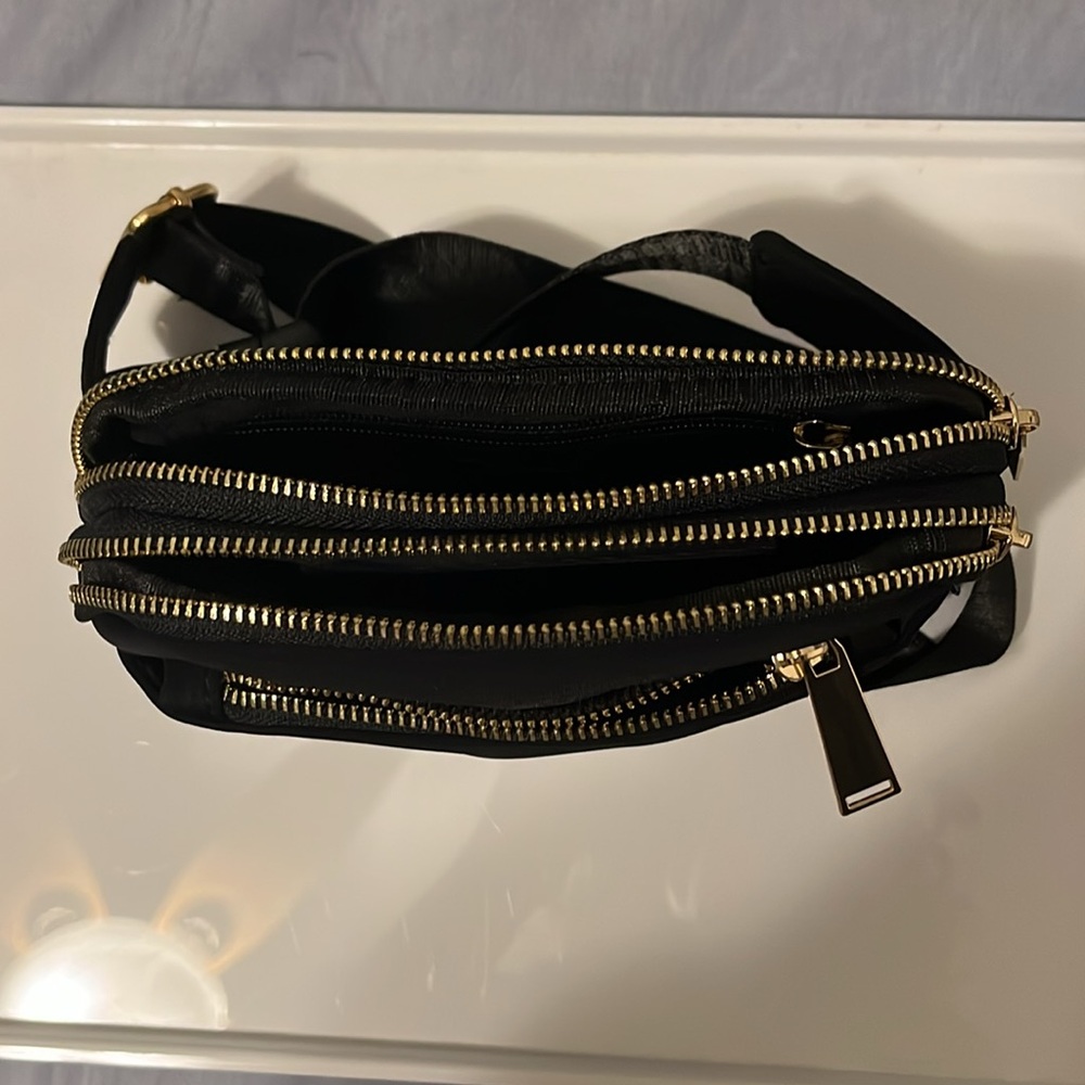 Black and gold spacious belt bag unisex NWOT - Picture 3 of 4